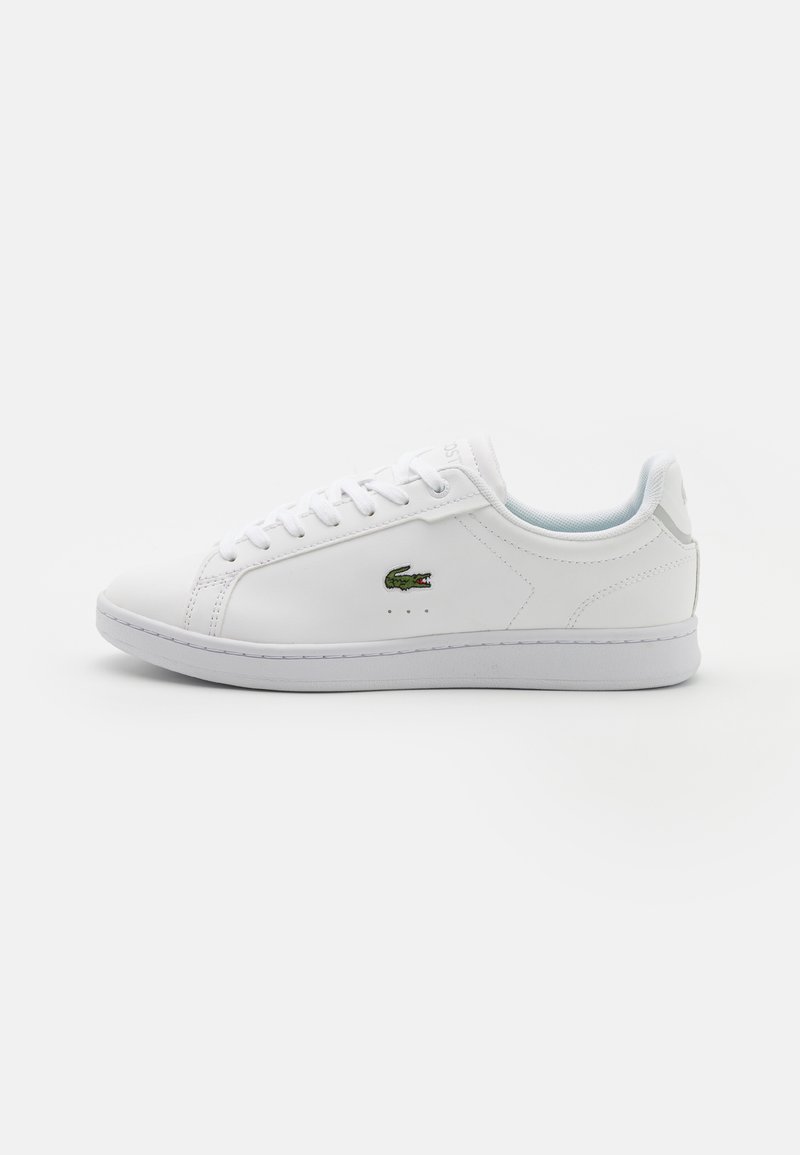 Lacoste - CARNABY JUNIOR TRAINERS - Sneakers - white, Förstora