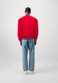 Guess Jeans WITH PATCH - Bomberjacks - rugby red