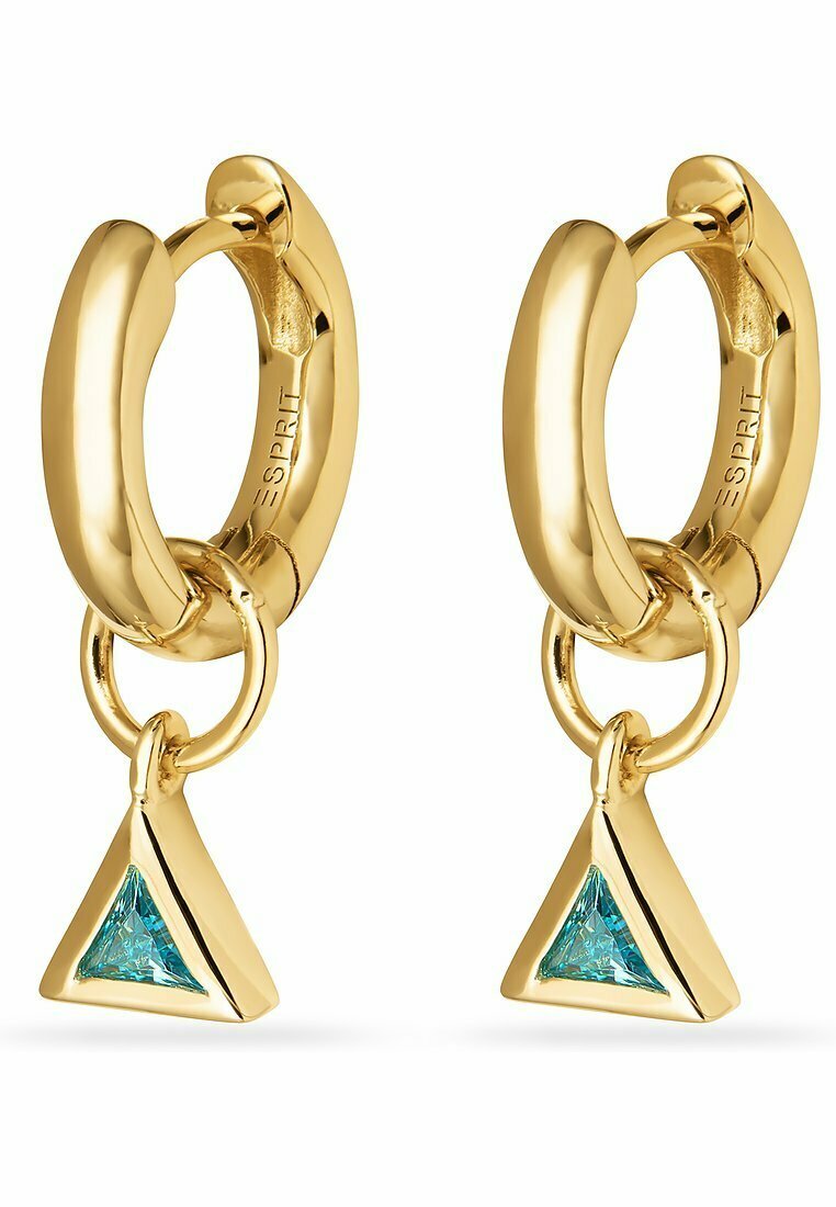 Orecchini a cerchio in oro con pendente triangolare in turchese, dal texture liscia e riflettente, con un design minimalista.