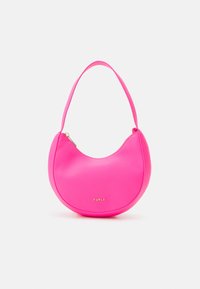 Růžová kožená taška přes rameno s kulatým tvarem a zapínáním na zip. Na přední straně je zlaté logo a tenký, ladící popruh.