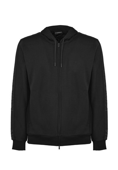 Felpa nera con cerniera realizzata in tessuto morbido. Include un cappuccio regolabile con coulisse, polsini a coste e dettagli laterali con logo impresso.