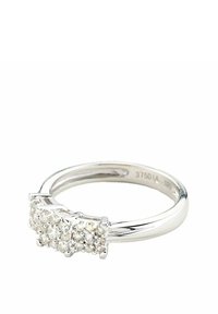Silberring mit vier Reihen kleiner, schimmernder Steine an der Vorderseite. Glatter Ring mit polierter Oberfläche, der ein minimalistisches Design zeigt.