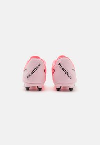 Nike Performance JR PHANTOM GX II CLUB UNISEX - Kemény talajra készült futballcipő - sunset pulse/black
