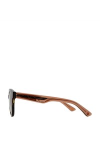 Gafas de sol de carey negro y marrón con lentes rectangulares y varillas finas marrones que presentan un logotipo y un diseño recortado.