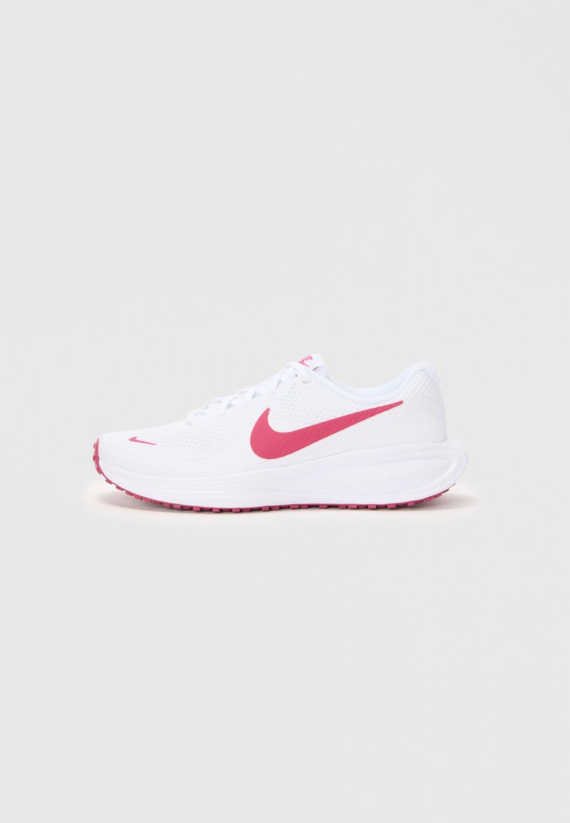 Witte sportieve schoenen met een roze swoosh-logo. Gemaakt van ademend mesh-materiaal met een gestructureerd oppervlak, een gevoerde zool en een roze rubberen loopzool.