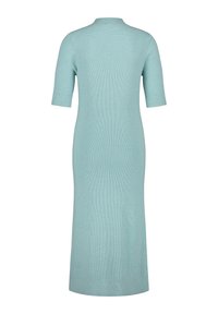 Robe midi en maille côtelée bleu clair avec manches courtes et col haut, vue de dos sur fond blanc.