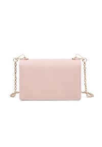 Borsa a tracolla in finta pelle rosa con forma rettangolare, tracolla in catena dorata e superficie leggermente testurizzata. Presenta un dettaglio in metallo per la chiusura.