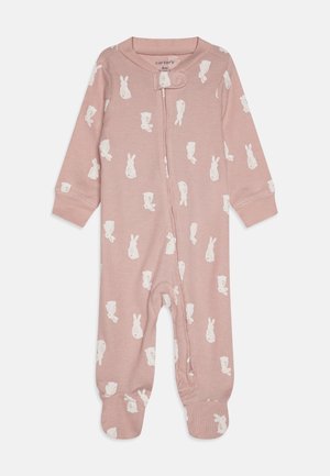 Body per neonati color rosa con maniche lunghe, texture a costine, motivo di coniglietto bianco e chiusura a bottoni a scatto sul collo. Include piedi.