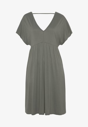 Vestido verde oliva hecho de una tela suave y ligera. Presenta un escote en V, mangas cortas y una cintura fruncida para un ajuste holgado.