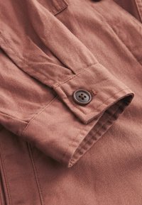Next REGULAR FIT - Farmerdzseki - clay