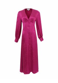 Robe en satin fuchsia avec de longues manches bouffantes, décolleté en V et devant boutonné. Texture lisse avec un motif floral subtil sur l'ensemble.