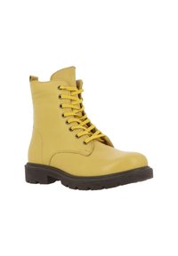 Bottines en cuir jaune à lacets à l'avant, semelle en caoutchouc noire contrastante et bout arrondi. Texture lisse avec des détails de couture minimaux.