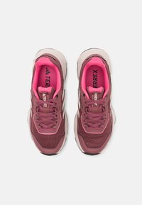 Adidas Terrex TRACEFINDER TRAIL RUNNING SHOES - Løpesko for mark - quiet crimson/putty mauve/pink fusion