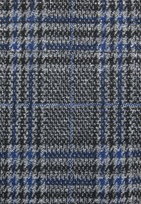 Tkanina z dodatkiem wełny w czarno-szary wzór w kratę z niebieskimi akcentami. Tekstura wygląda na tkana z bogatą, teksturowaną powierzchnią.