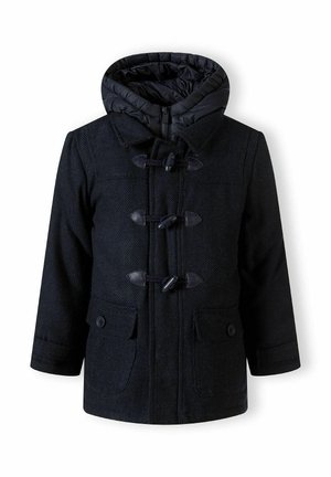Mörkblå pikejacka med en texturerad yta, som har dragkedja, knappar med snodd och en vadderad huva. Inkluderar två framfickor.