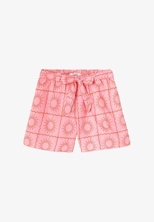 Shorts roses avec une taille élastique et un détail de nouage, présentant un motif de soleil répété entouré d'orange. Tissu léger avec une coupe décontractée.