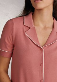 Intimissimi KURZÄRMELIGES, VORNE OFFENES - Pyžamový top - pink