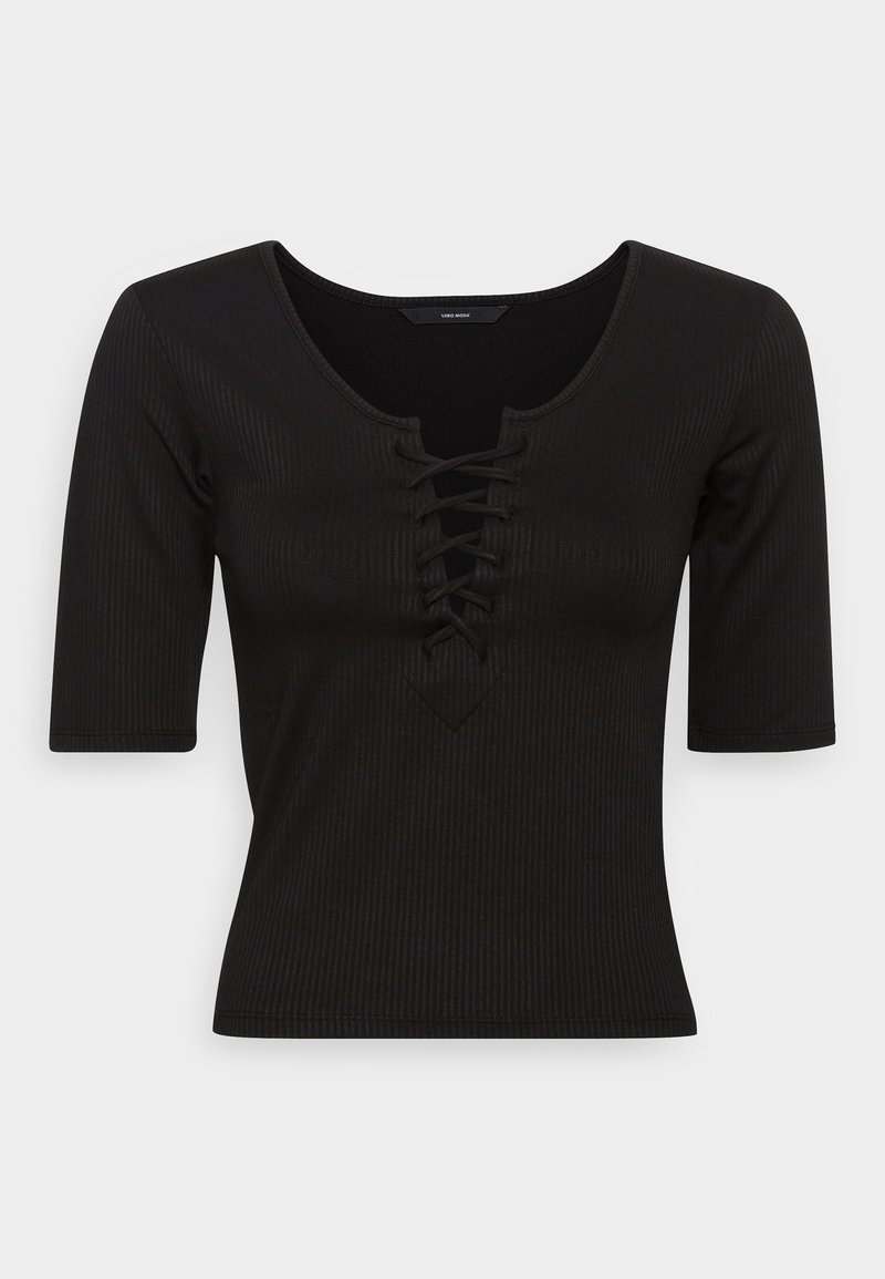 Černý žebrovaný top s krátkými rukávy a hlubokým výstřihem do V, se středovým krajkovým detailem ve tvaru trojúhelníku.