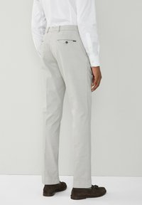 Hackett London KENSINGTON - Chino hlače - cement