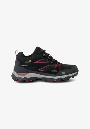 Regatta, REGATTA HOLCOMBE III LOW WALKING SHOES - Walking trainers - black