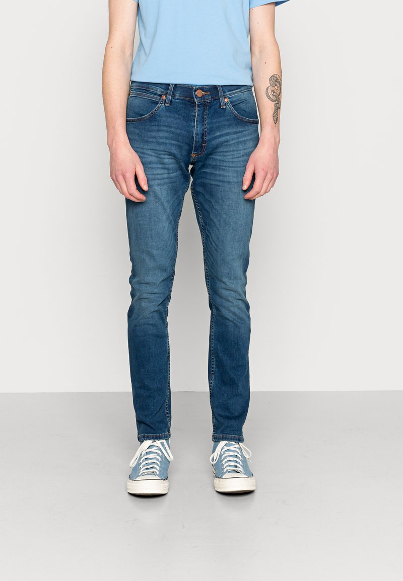 Wrangler LARSTON - Calças de ganga justas - visual blue