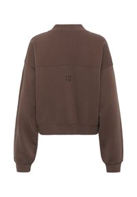 Brown cropped sweatshirt with long sleeves, high neckline, and a subtle logo detail on the back. Made from soft, textured material.