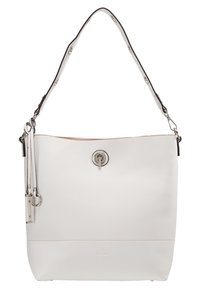 Sac à bandoulière en cuir blanc avec fermeture à tourniquet argentée, bandoulière amovible et accents décoratifs de porte-clés en métal.