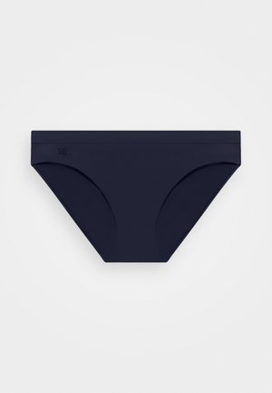 Navyblauwe bikini onderkant gemaakt van zachte, rekbare stof, met een naadloos ontwerp, comfortabele tailleband en subtiele logo details.