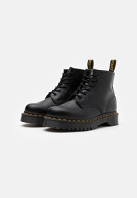 Dr. Martens Stivaletti stringati - black