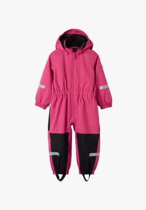 Roze waterdichte overall met zwarte accenten, elastische taille, capuchon en reflecterende strepen op de mouwen. Voorzien van gerimpelde manchetten en enkelbandjes.