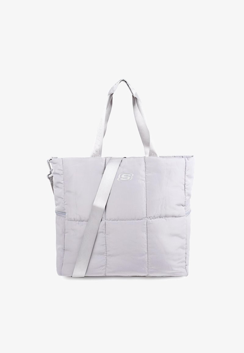Bolso tote acolchado en gris claro con textura suave, que cuenta con asas cortas y una correa de hombro desmontable. Un bolsillo con cremallera en el lado.