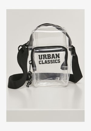 Geantă crossbody transparentă cu accente negre, închidere cu fermoar și „URBAN CLASSICS” tipărit în text mare, negru, pe față. Curea ajustabilă inclusă.