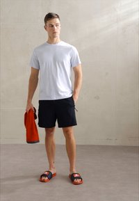 Champion ARUBO - Tøfler - navy/red