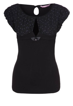 Czarna bluzka z krótkim rękawem, plisowanym, kropkowanym materiałem na ramionach, dekoltem typu keyhole i małą kokardką na środku biustu.
