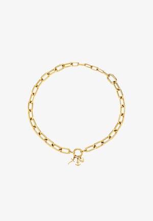 Gouden metalen ketting met grote ovale schakels, een cirkelvormige sluiting en drie bedels: een anker, een hart en een kleine ongespecificeerde bedel.