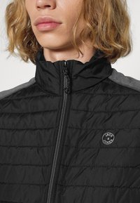Jack & Jones COLLAR NOOS - Vestă - black/grey melange