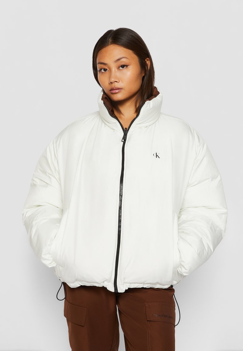 Calvin Klein Jeans REVERSIBLE 90S PUFFER - Winter jacket - ivory  