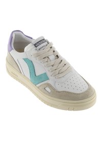 Weiße Sneaker mit türkisfarbenen und helllila Akzenten. Aus Leder und Wildleder gefertigt. Verfügt über eine perforierte Zehenpartie, eine Schnürung und eine beigen Sohle.