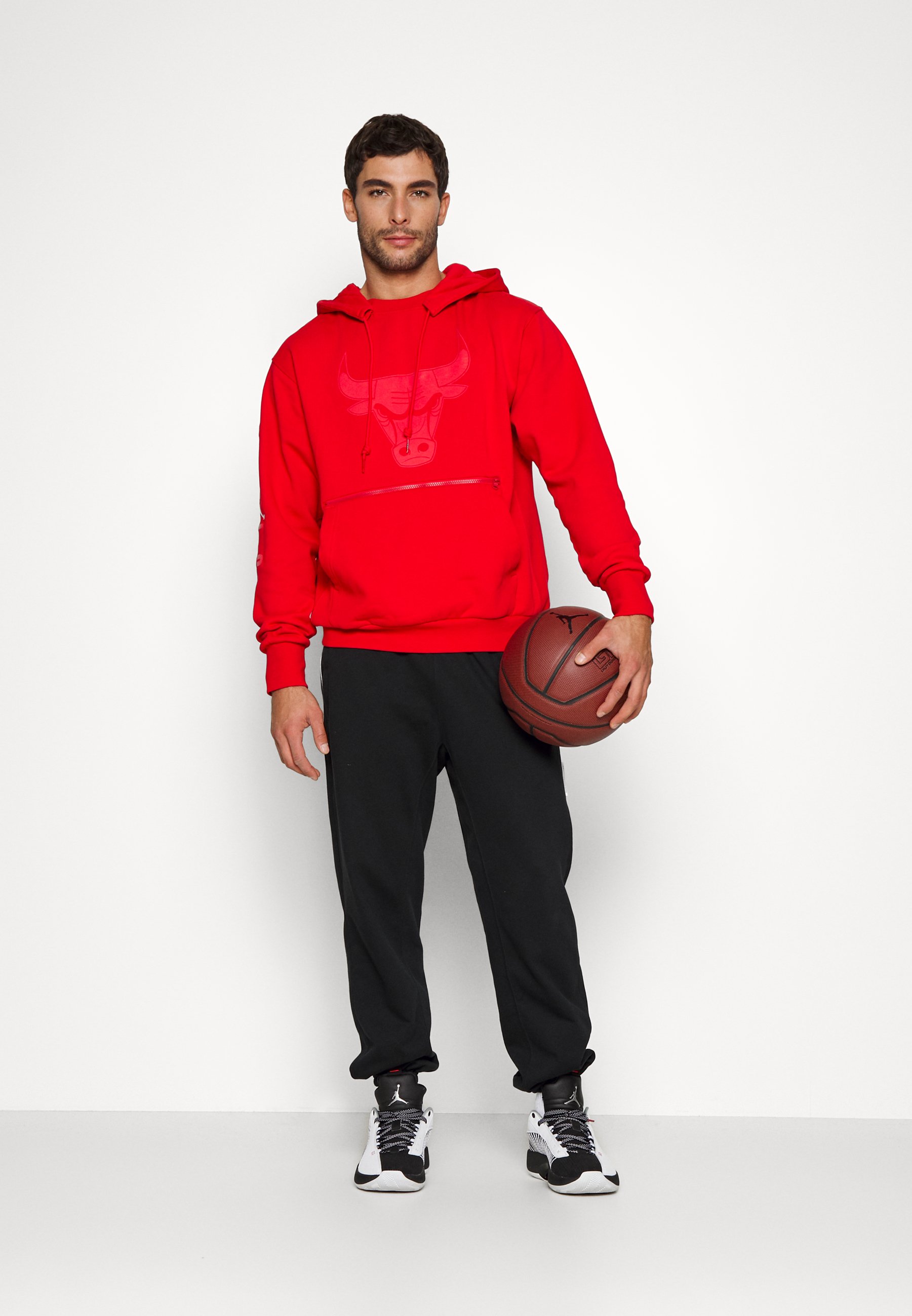 Tenis Casual Nike Air Force 1 07 LV8 NBA Red de Hombre | Innvictus