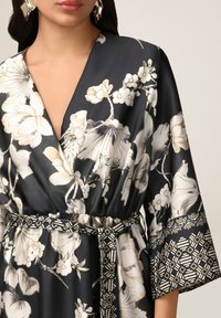 Oltre MIDI IN FLOREALE - Jurk - nero