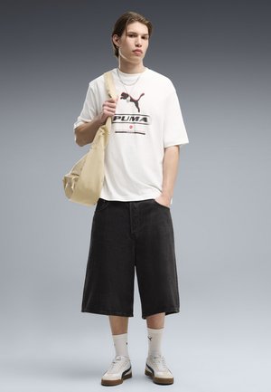 Puma, PUMA SPORT BOXY STREET GRAPHIC T-SHIRT - T-shirt print - white