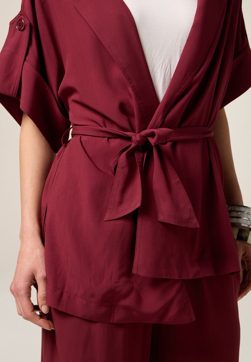 SHEIN Belle Robe Courte Pour Femmes En Tissu De Mousseline De Soie Rouge Bordeaux Simple Et
