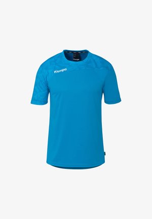 T-shirt de sport bleu à manches courtes avec un motif géométrique sur les épaules et le logo Kempa sur la poitrine et le col.