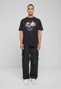 Upscale by Mister Tee PIMP A - Tricou cu imprimeu - black