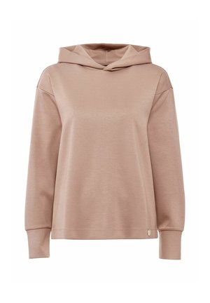 Długorękawowa bluza z kapturem w miękkim beżowym materiale, o luźnym kroju, z prążkowanymi mankietami oraz małym metalowym akcentem logo przy dolnej krawędzi.
