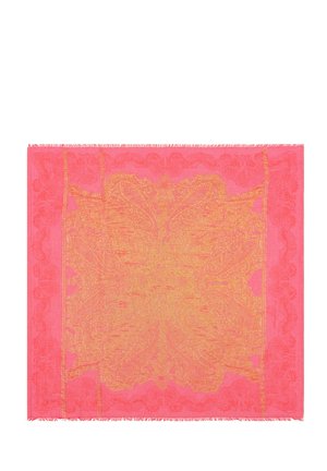 Tissu carré rose avec des motifs floraux et cachemire dorés complexes et des bords à franges.
