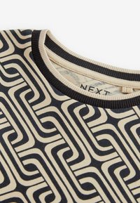 Next ALL OVER SHORT SLEEVE STANDARD - T-shirt print - black ecru chain
