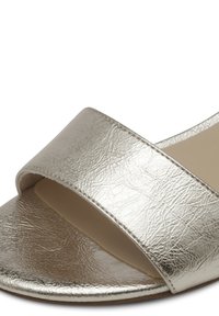 Thumbnail Image 5