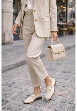 Derimod, MASCULINE LOAFERS - Slip-ons - creme