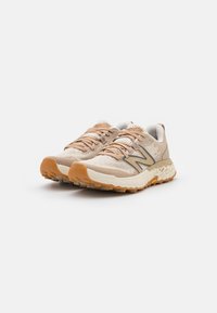 New Balance FRESH FOAM X HIERRO V8 - Sapatilhas de trail running - calm taupe
